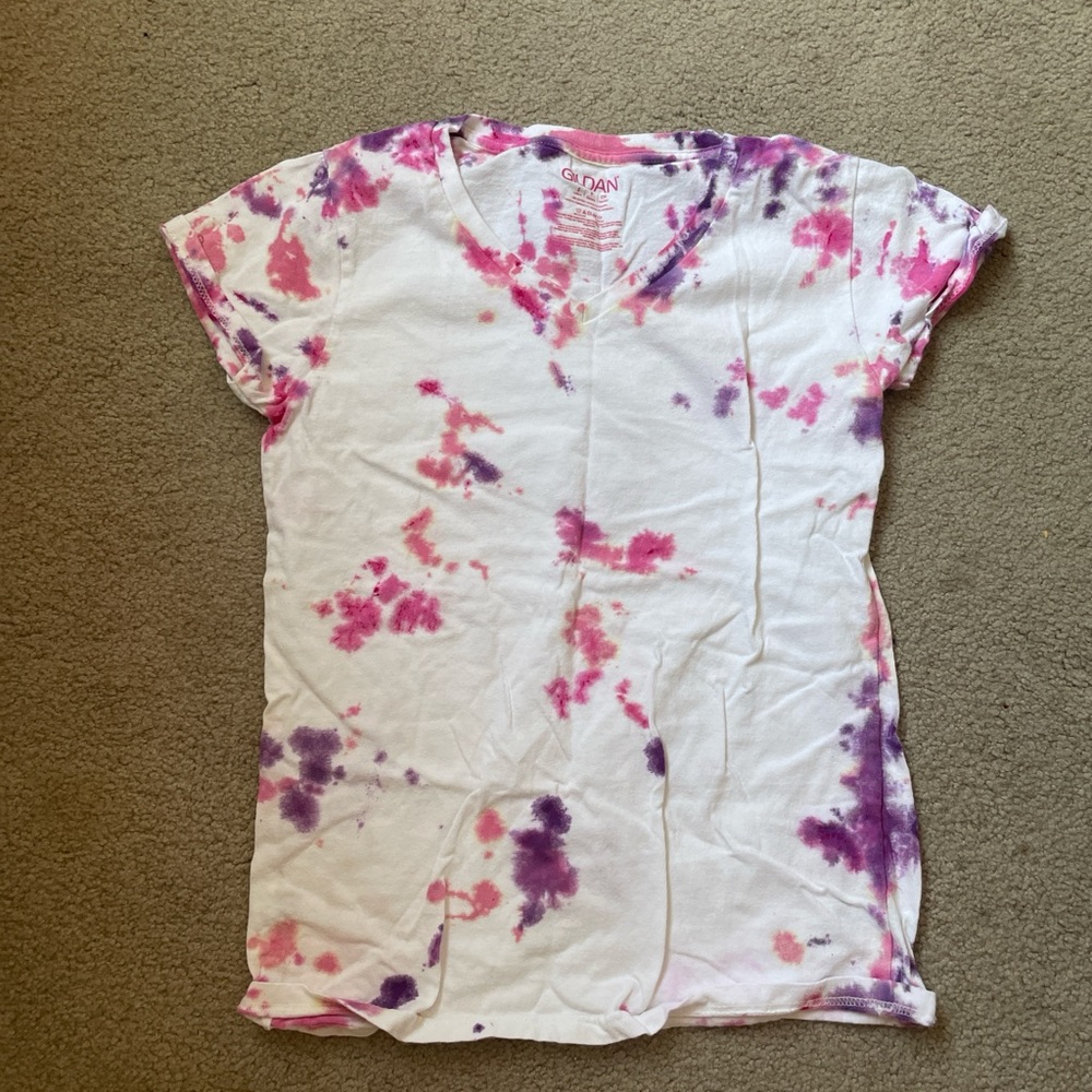 Tie dye V-neck